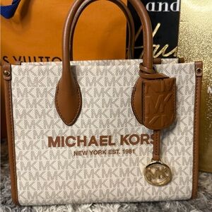 Michael Kors Mirella Crossbody Bag 🤎